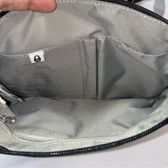Baggallini Securtex Anti-theft Memento Crossbody Bag Black NWOT - Picture 2 of 8